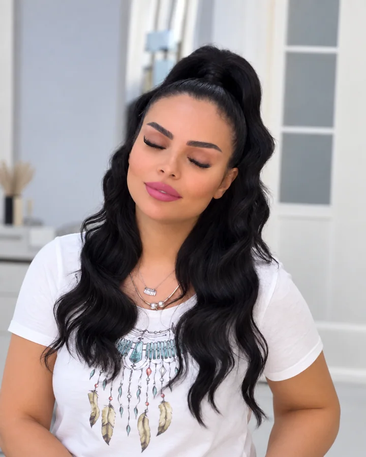 Makeup inspiration with defined eyes and dark wavy hair